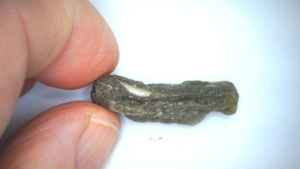 Darwin Glass Tasmanian Tektite from Australia 2.8 grams #25 - Image 3