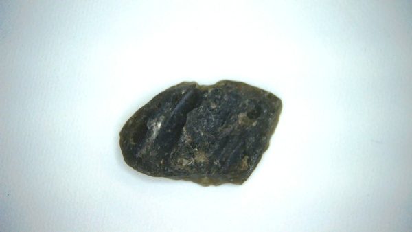 Darwin Glass Tasmanian Tektite from Australia 3.1 grams #26 - Image 2